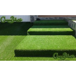 Césped artificial para decorar escaleras y terrazas