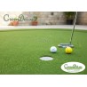Detalle de hoyo instalado sobre césped artificial GreenDeluxe